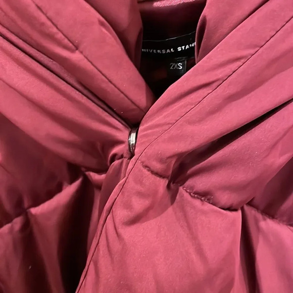 NWOT Universal Standard woman’s maroon puffer coat - Picture 5 of 13